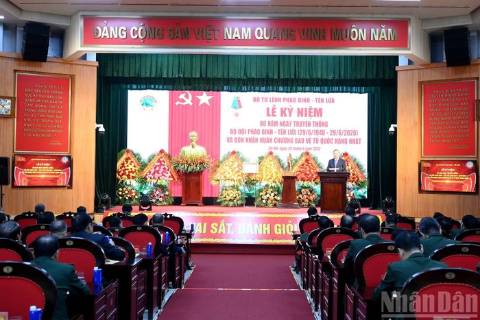 Quang cảnh Lễ kỷ niệm 80 năm Ngày truyền thống Bộ đội Pháo binh-Tên lửa (29/6/1946-29/6/2026) và đón nhận Huân chương Bảo vệ Tổ quốc hạng Nhất.