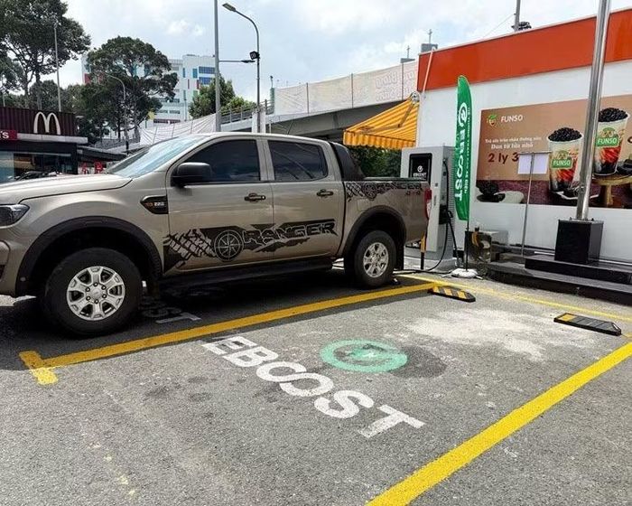 Một trạm sạc xe điện tại Việt Nam.