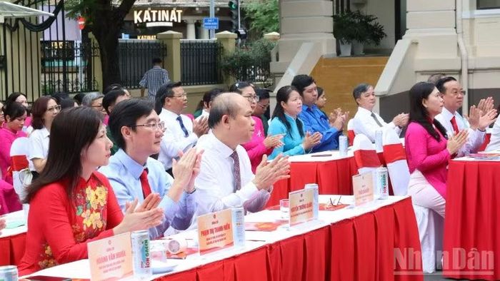 Đại biểu tham dự buổi lễ.