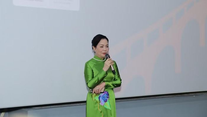 Tiến sĩ Ngô Phương Lan phát biểu khai mạc chương trình.