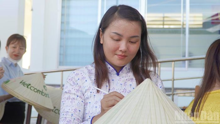 Trải nghiệm sản phẩm sáng tạo tại Ngày hội.