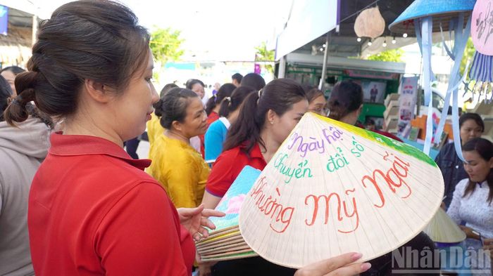 Mua sắm, trải nghiệm tại Ngày hội.