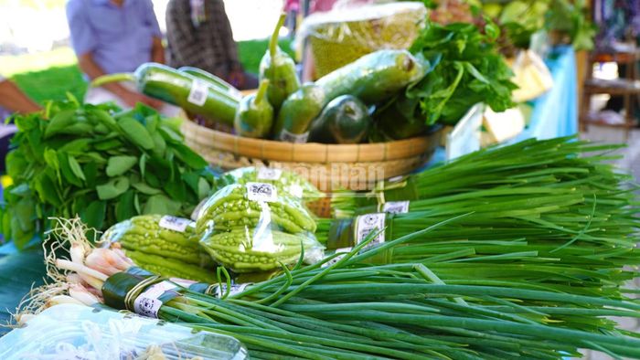 Những mặt hàng nông sản được dán mã QR truy xuất nguồn gốc.