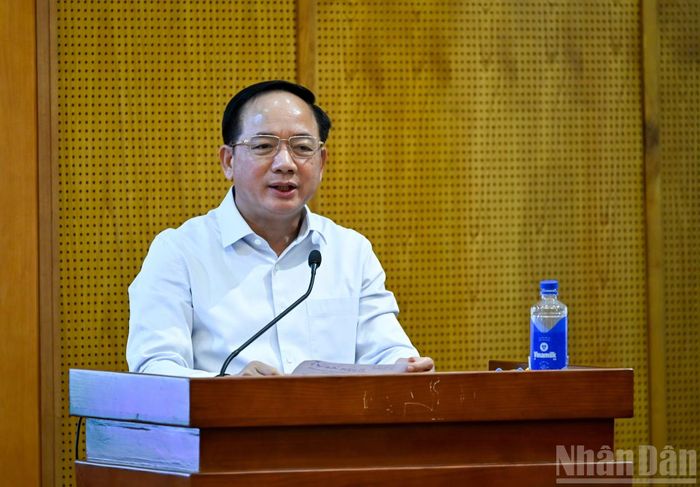 Trưởng ban Tuyên giáo và Dân vận Trung ương Trịnh Văn Quyết phát biểu tại hội nghị. (Ảnh: DUY LINH)