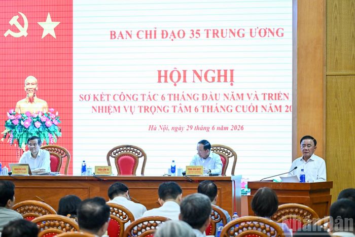 Thường trực Ban Bí thư Trần Cẩm Tú phát biểu chỉ đạo, kết luận hội nghị. (Ảnh: DUY LINH)