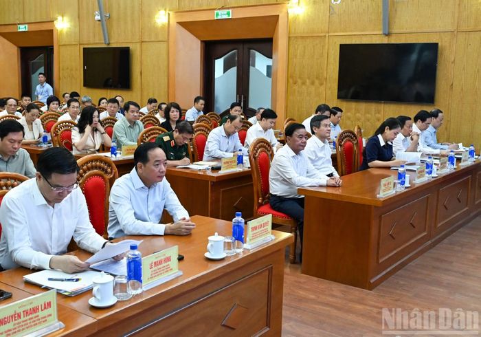 Thường trực Ban Bí thư Trần Cẩm Tú và các đồng chí lãnh đạo, các đại biểu dự hội nghị. (Ảnh: DUY LINH)