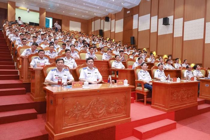 Các đại biểu tham dự khai mạc hội thi.