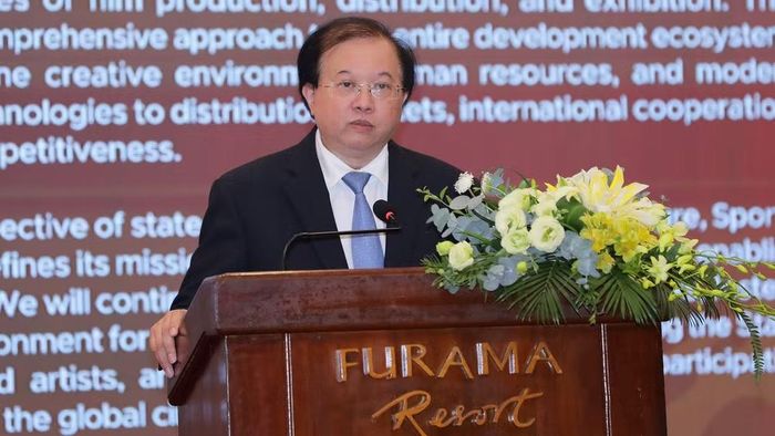 Phó Giáo sư, Tiến sĩ, Thứ trưởng Văn hóa, Thể thao và Du lịch Tạ Quang Đông phát biểu tại hội thảo.