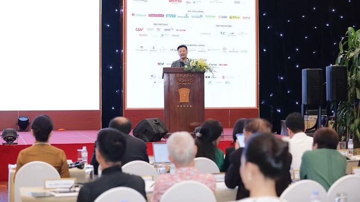 Tiến sĩ Mai Anh Tuấn trình bày tham luận tại hội thảo.