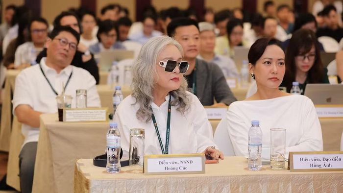 Các nghệ sĩ tại hội thảo.
