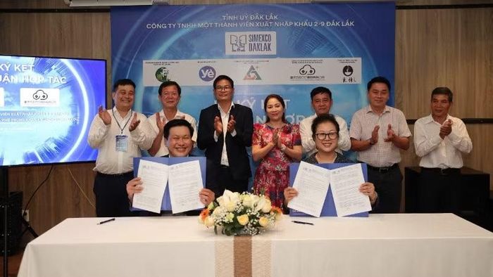 Simexco Daklak ký kết biên bản ghi nhớ hợp tác với Công ty trách nhiệm hữu hạn thương mại cà-phê Trùng Khánh Yunzhong Koukou.