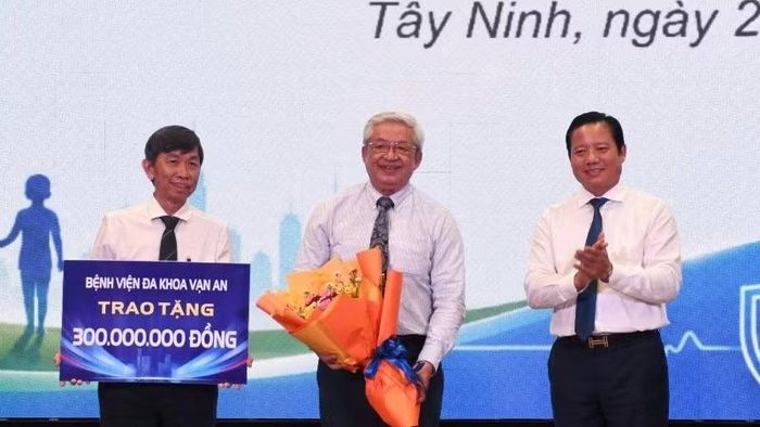 Bệnh viện Đa khoa Vạn An tài trợ kinh phí.