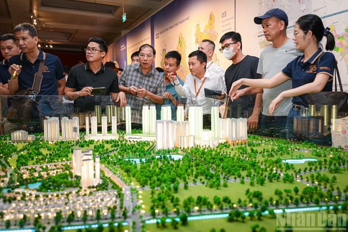 Bảo tàng cũng trưng bày mô hình, bản vẽ, các dự án tiêu biểu của thành phố, cùng khu vực chiếu phim tư liệu 3D và hệ thống tra cứu thông tin quy hoạch thử nghiệm.