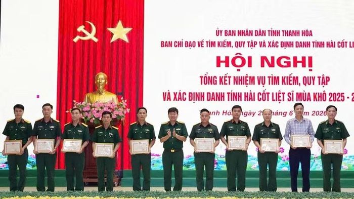 Bộ Chỉ huy quân sự tỉnh Thanh Hóa khen thưởng các tập thể, cá nhân có thành tích trong tìm kiếm, quy tập liệt sĩ.