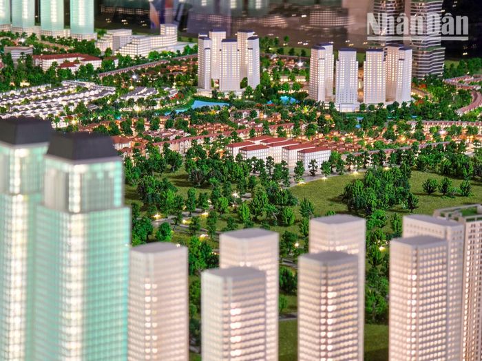  Những ngày trước đó, Chủ tịch UBND Thành phố Vũ Đại Thắng và Phó Chủ tịch Thường trực Dương Đức Tuấn đã trực tiếp kiểm tra, đôn đốc tiến độ, yêu cầu các đơn vị tập trung cao nhất để chương trình thực sự tạo được dấu ấn đổi mới và khơi dậy khát vọng về tương lai phát triển bền vững trong lòng công chúng Thủ đô. 