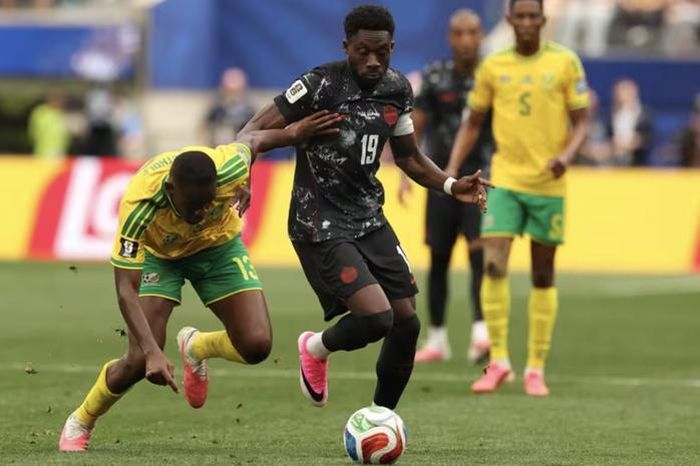  Jonathan David (19) là cầu thủ thứ 1.000 trong lịch sử xuất hiện trên sân cỏ World Cup 