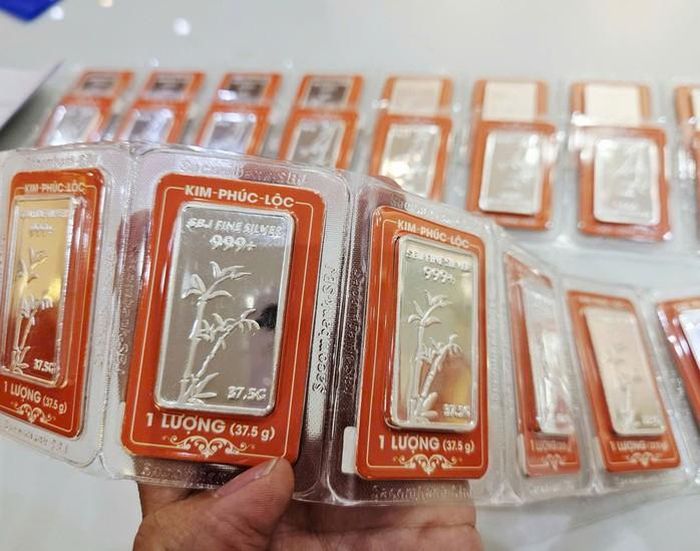 Giá bạc hôm nay cũng giảm tiếp