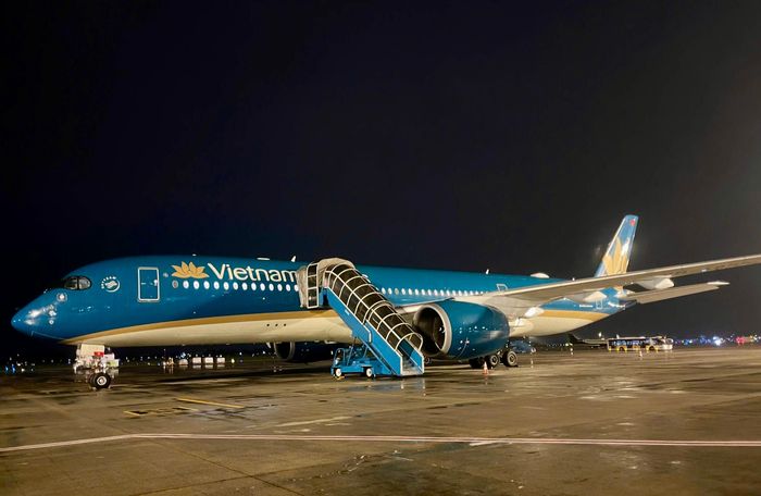 Vietnam Airlines thực hiện chuyến bay đặc biệt vận chuyển lực lượng tham gia tìm kiếm cứu nạn, hỗ trợ nhân đạo cùng trang thiết bị chuyên dụng tới Venezuela. Ảnh: VNA