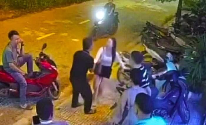 Hình ảnh cô gái trẻ bị Trần Cao Nam có hành vi trêu ghẹo, tát vào mặt. Ảnh cắt từ clip