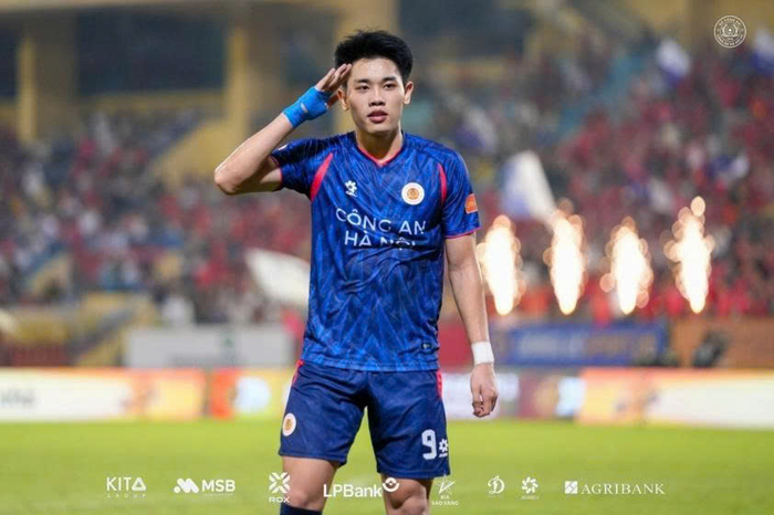 Đình Bắc sẽ gắn bó với CLB CAHN đến năm 2029. Ảnh: Công an Hà Nội FC 