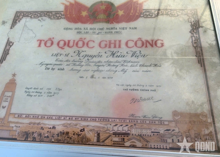  Bằng Tổ quốc ghi công liệt sĩ Nguyễn Hữu Viện. Ảnh do gia đình cung cấp 