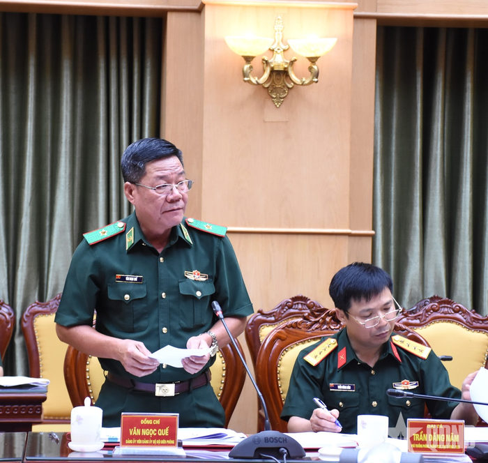Đại biểu đóng góp ý kiến tại hội nghị. 