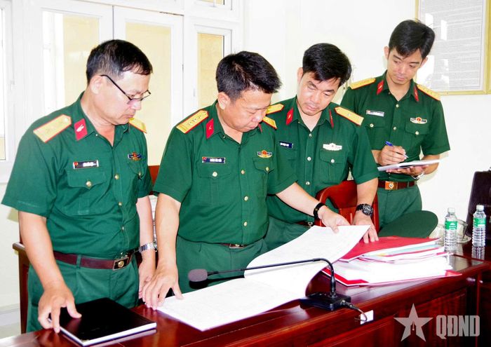 Kiểm tra hệ thống sổ sách, đăng ký thống kê của đơn vị.