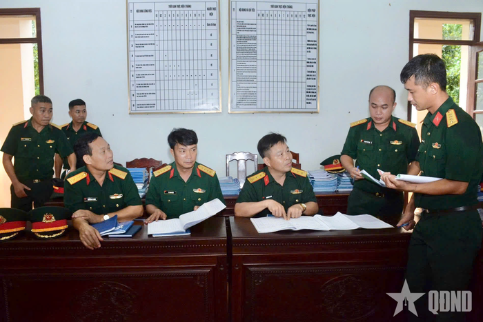  Kiểm tra hệ thống văn kiện, sổ sách của các cơ quan, đơn vị. 