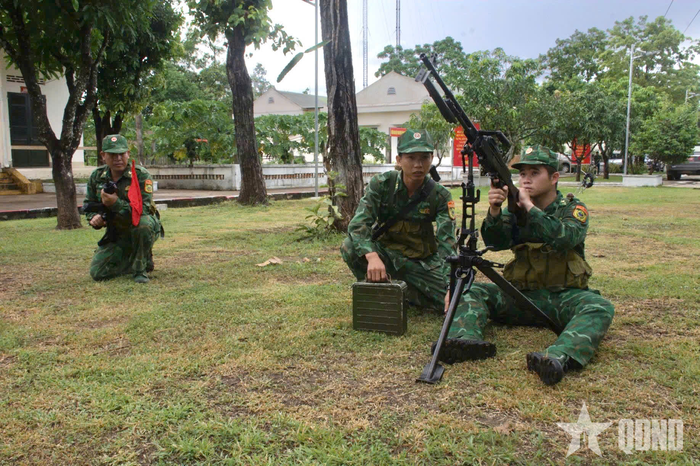  Đoàn công tác kiểm tra công tác sẵn sàng chiến đấu của các đơn vị trên tuyến biên giới.