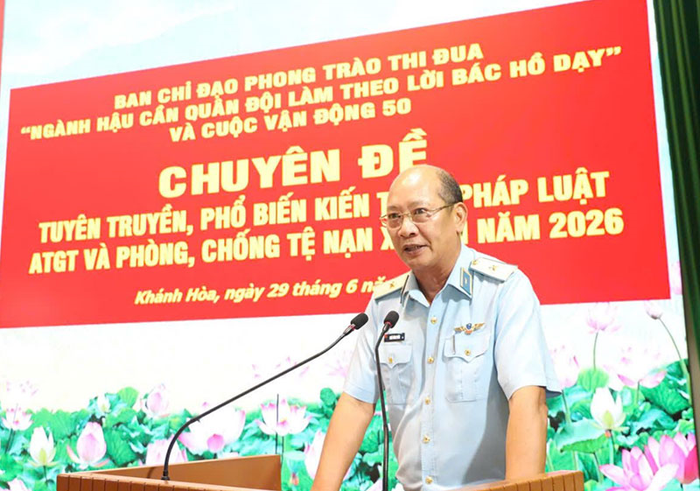 Thiếu tướng Ngô Vĩnh Phúc, Hiệu trưởng Nhà trường phát biểu khai mạc. 