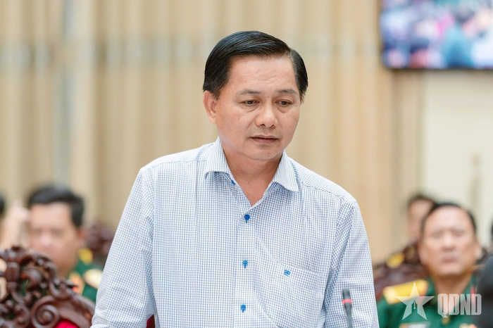 Đồng chí Trần Văn Lâu, Ủy viên Trung ương Đảng, Bí thư Tỉnh ủy Vĩnh Long phát biểu tại hội nghị. 