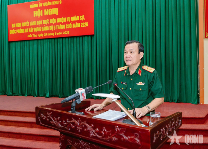 Trung tướng Hồ Văn Thái, Bí thư Đảng ủy, Chính ủy Quân khu 9 chủ trì hội nghị. 
