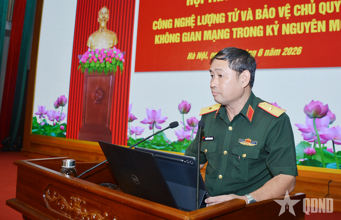 Thiếu tướng Nguyễn Tùng Hưng, Phó tư lệnh Bộ tư lệnh 86 phát biểu tại hội nghị. 