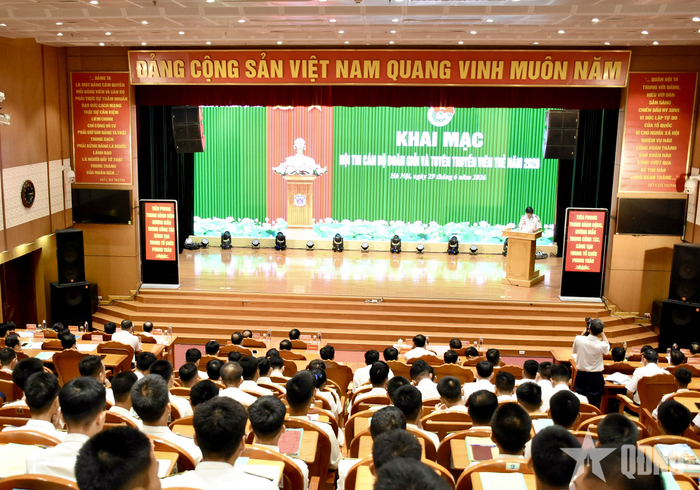 Quang cảnh khai mạc hội thi. 