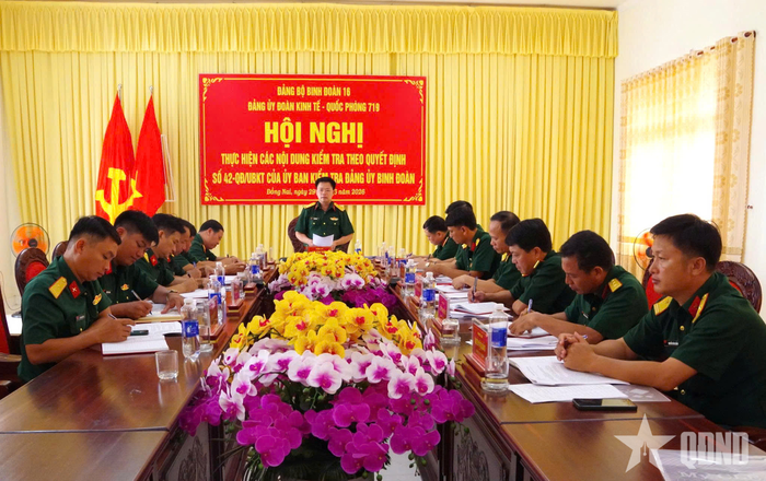  Đại tá Lại Văn Tuấn, Chủ nhiệm Chính trị Binh đoàn 16 kết luận tại hội nghị kiểm tra.