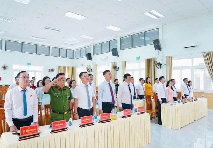 Các đại biểu tham dự kỳ họp.