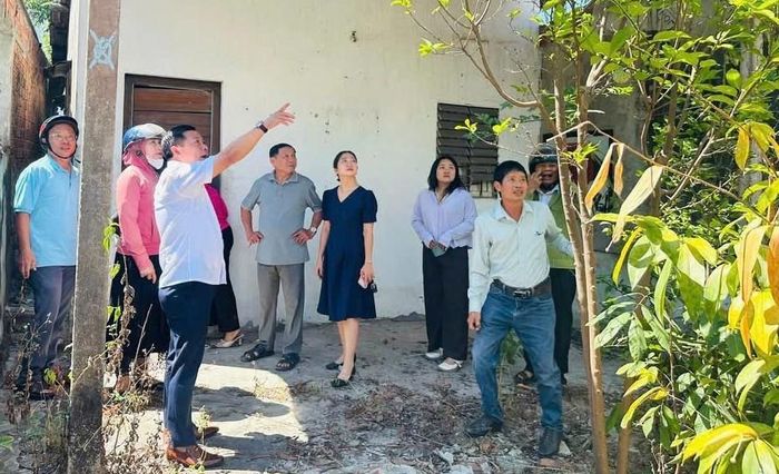 Ban vận động xuống tận hộ dân thuộc diện giải tỏa dự án Khu KTX sinh viên phía Tây TP Đà Nẵng.