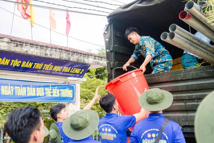 Chiều cùng ngày, các đội hình tình nguyện ĐHSP Đà Nẵng đã có mặt tại Tà Leng mở đầu hành trình tình nguyện hè 2026.