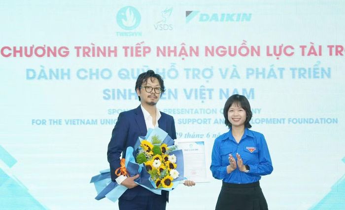 Quỹ Hỗ trợ và Phát triển Sinh viên Việt Nam tiếp nhận nguồn lực chăm lo sinh viên.