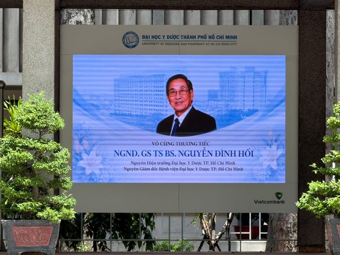  Hình ảnh GS-TS-BS Nguyễn Đình Hối trong khuôn viên Trường Đại học Y Dược TPHCM. Ảnh: BS Nguyễn Hữu Trung. 