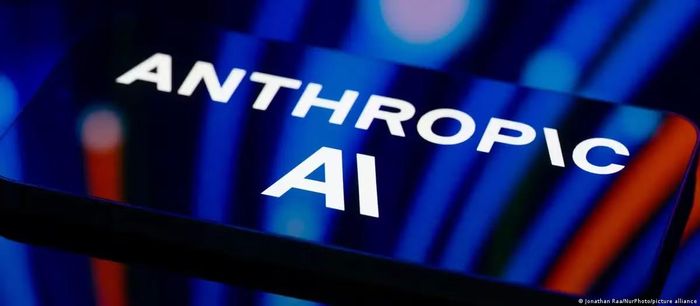 Theo Anthropic, các bộ lọc an toàn này chỉ được kích hoạt trong chưa tới 5% số phiên làm việc của người dùng, nhưng chính phủ Mỹ dường như cho rằng mức bảo vệ đó chưa đủ sau khi chứng kiến kết quả từ các cuộc thử nghiệm bảo mật nội bộ với phiên bản Mythos không giới hạn.