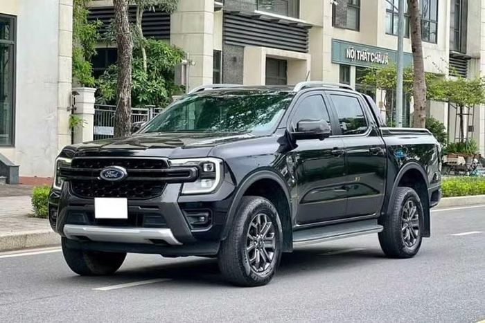 Các mẫu xe bán tải phổ biến tại Việt Nam như Ford Ranger, Toyota Hilux hay Mitsubishi Triton dù vẫn xếp vào loại ôtô tải Pickup cabin kép song vẫn sẽ được lưu thông như ôtô con.