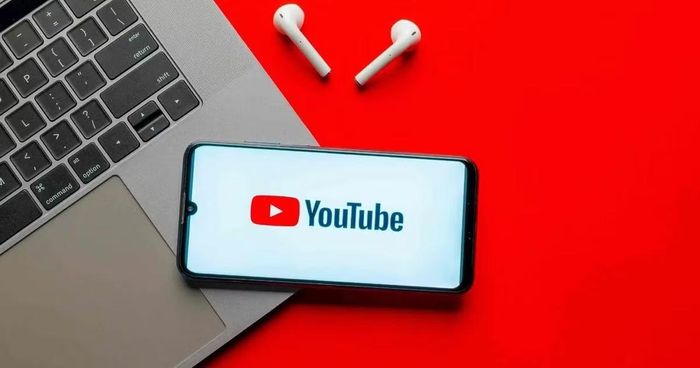 Bảng xếp hạng của Forbes cũng phản ánh xu hướng mới trong nền kinh tế sáng tạo khi YouTube không còn là nguồn thu nhập duy nhất của các influencer, mà chỉ đóng vai trò là bệ phóng giúp họ xây dựng thương hiệu cá nhân và phát triển hàng loạt hoạt động kinh doanh mang lại lợi nhuận bền vững.