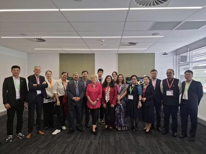 Đoàn lãnh đạo HCMUSSH trong chuyến thăm và làm việc tại Đại học Deakin, Australia năm 2026. Ảnh: Đại học Deakin.