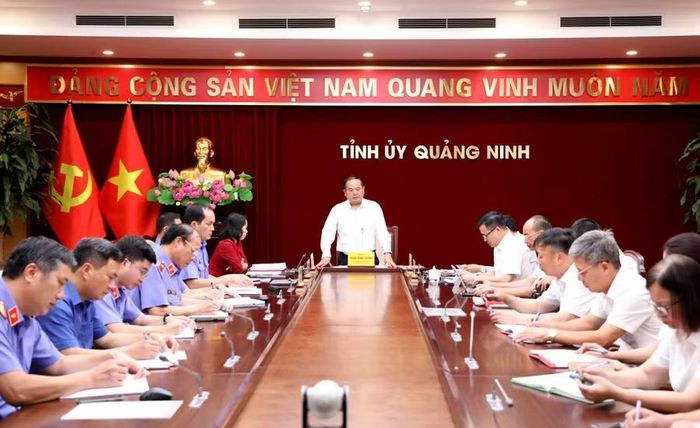 Quang cảnh buổi làm việc.