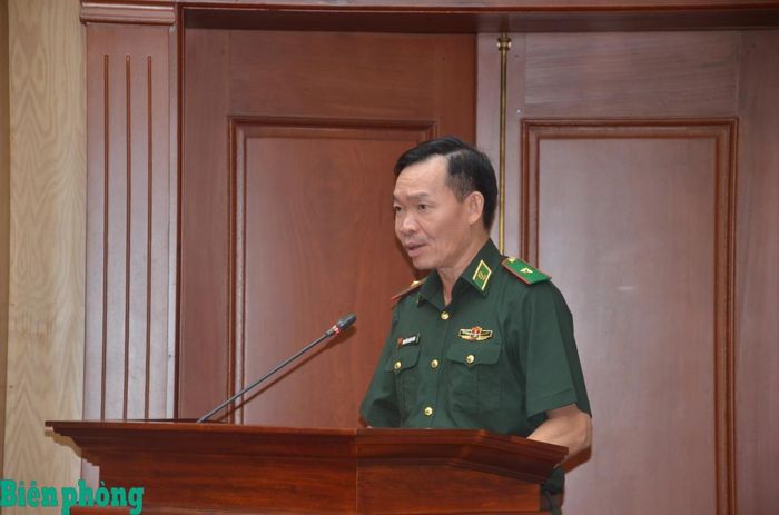 Thiếu tướng Nguyễn Xuân Toàn, Ủy viên Ban Thường vụ Đảng ủy Bộ đội Biên phòng, Chủ nhiệm Chính trị Bộ đội Biên phòng trình bày dự thảo Nghị quyết của Đảng ủy Bộ đội Biên phòng lãnh đạo thực hiện nhiệm vụ 6 tháng cuối năm 2026. Ảnh: TK