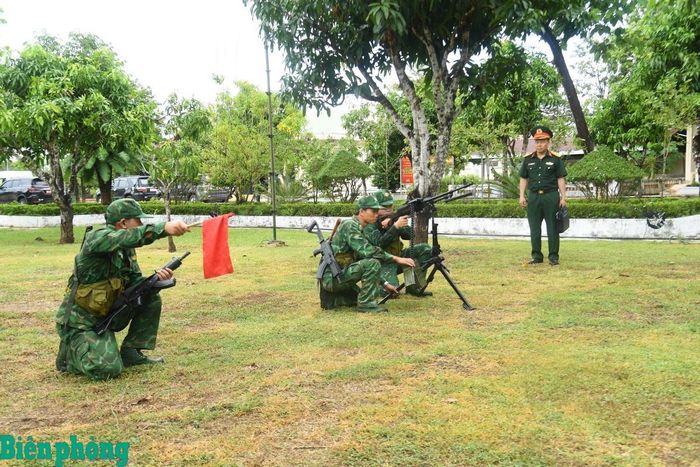 Đoàn công tác kiểm tra toàn diện tại Đồn Biên phòng Ia Rvê, Bộ đội Biên phòng tỉnh Đắk Lắk. Ảnh: Ngọc Lân