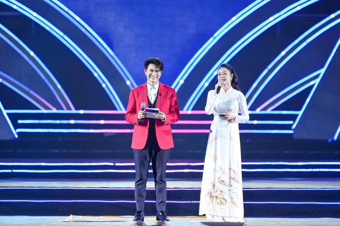 Sự kết hợp của họ được xem là điểm nhấn đặc biệt của concert Thanh xuân. Một bên đại diện cho phong cách dẫn dắt giàu năng lượng trẻ trung, linh hoạt, hiện đại, một bên lại mang đến chiều sâu, sự trang trọng và kinh nghiệm sân khấu quy mô quốc gia.