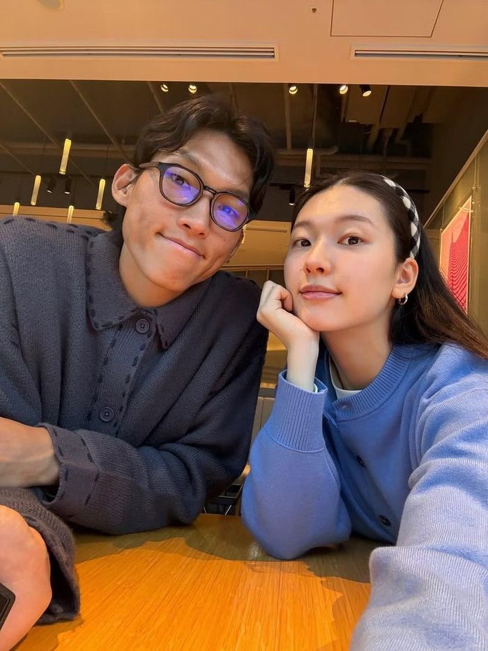 Kim Jin Kyung và Kim Seung Gyu quen nhau qua show thực tế.