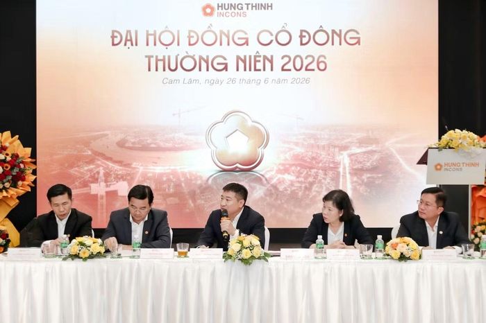 Ban Chủ tọa trả lời các câu hỏi của cổ đông tại Đại hội